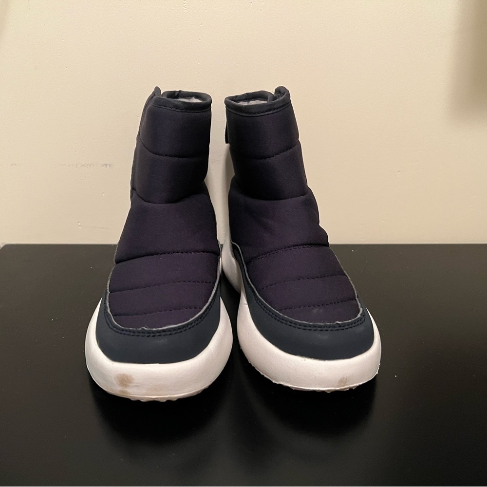 Stylish Navy Kids Boots - SNOW BOOTS - Size 10C